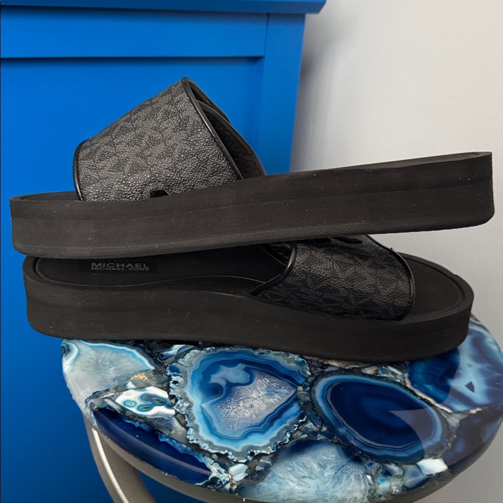 Michael Kors Logo Platform Slide - Picture 7 of 11